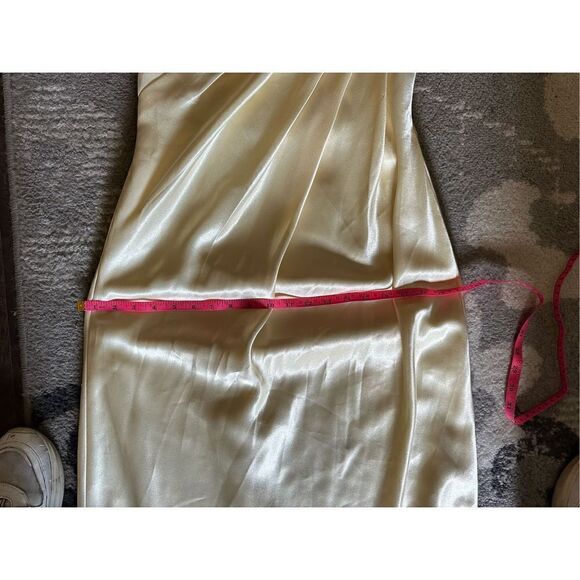 Stunning light yellow strapless gown , lace up back silk feel retails over $300 - Picture 6 of 14